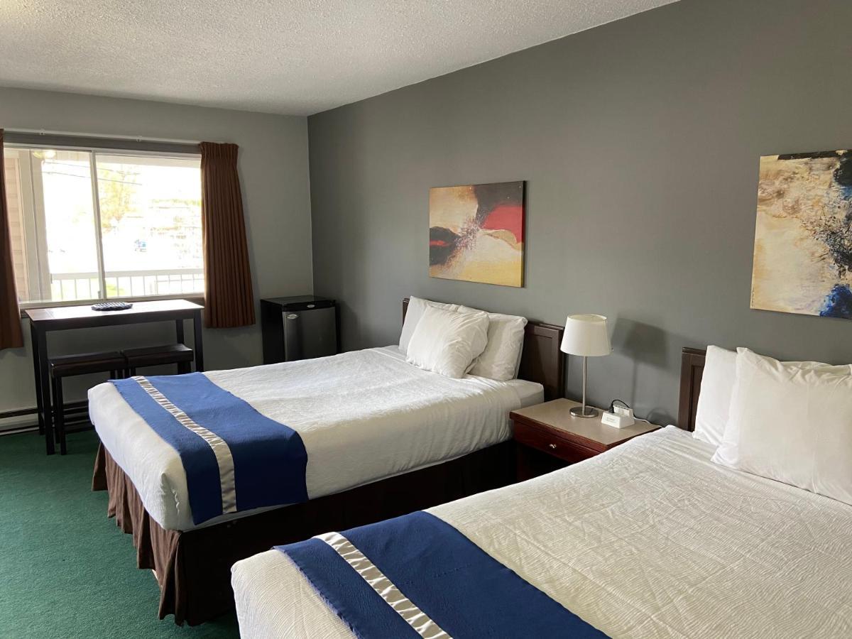 Monashee Lodge Ревелсток Экстерьер фото