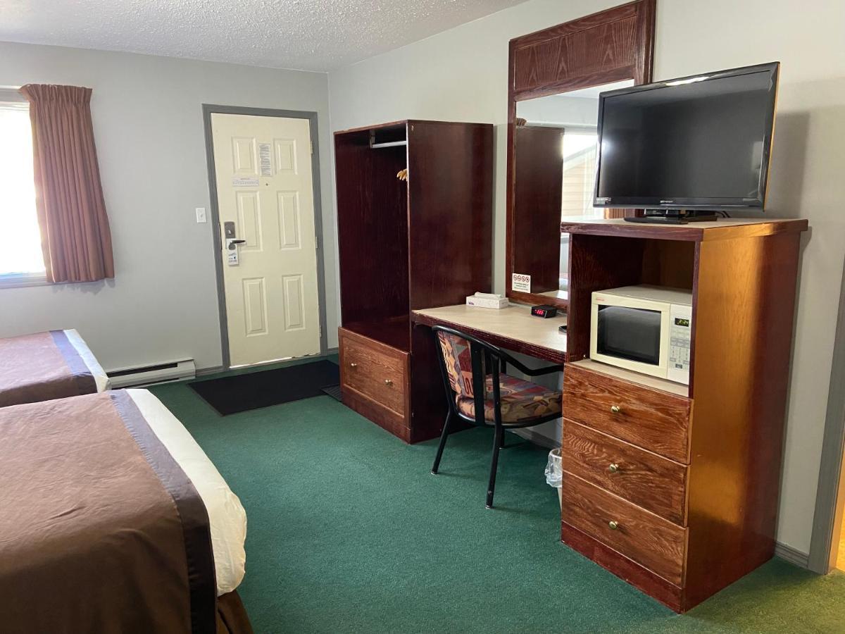 Monashee Lodge Ревелсток Экстерьер фото