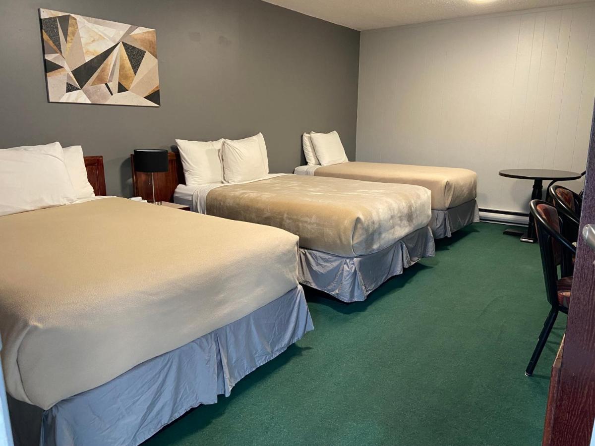 Monashee Lodge Ревелсток Экстерьер фото