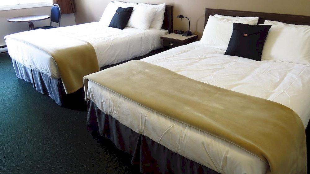 Monashee Lodge Ревелсток Экстерьер фото