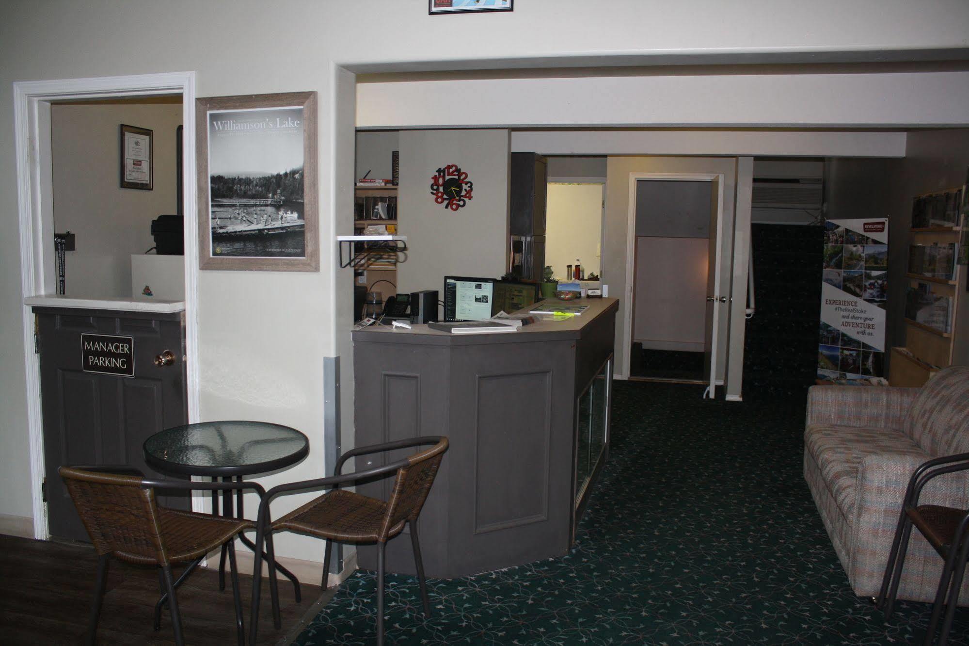 Monashee Lodge Ревелсток Экстерьер фото